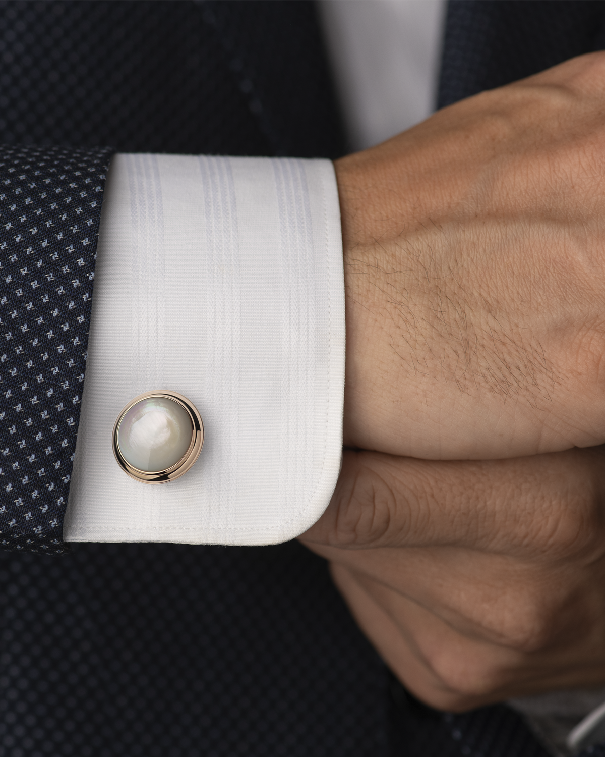 De Ville Cufflinks, 18k red gold, mother-of-pearl, stainless steel - C94DGA0204005 - View 2