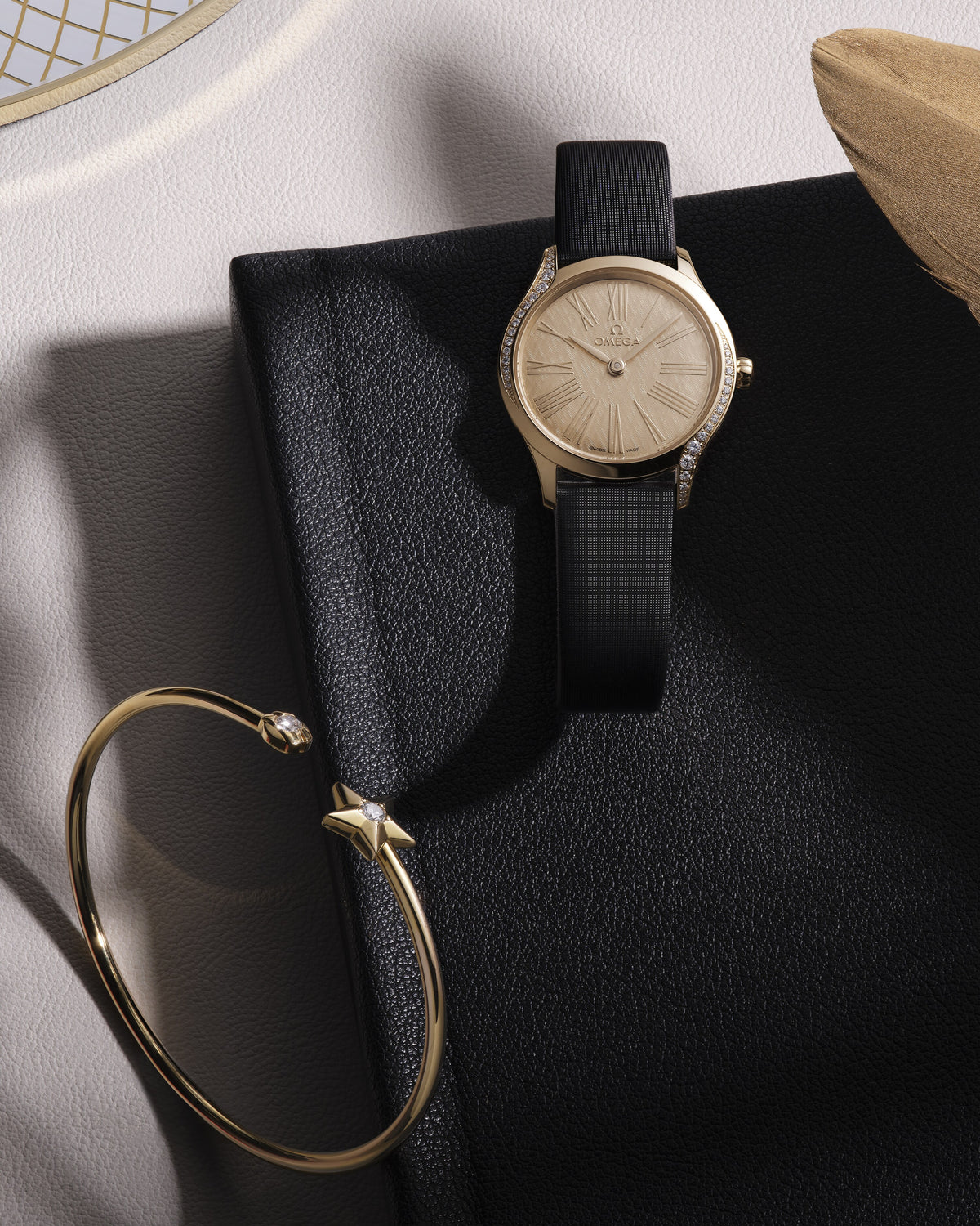 De Ville Mini Trésor 26 mm, Moonshine™ gold on fabric strap - 42857266099001 - View 6