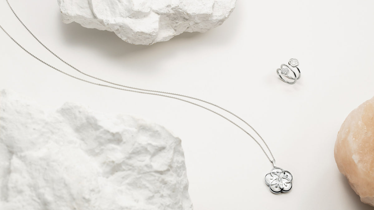 OMEGA Flower Necklace, 18k white gold, diamond, mother-of-pearl - l603bc0400105 - View 3