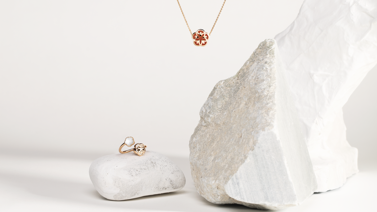 OMEGA Flower Necklace, 18k red gold, carnelian - N603BG0700205 - View 3