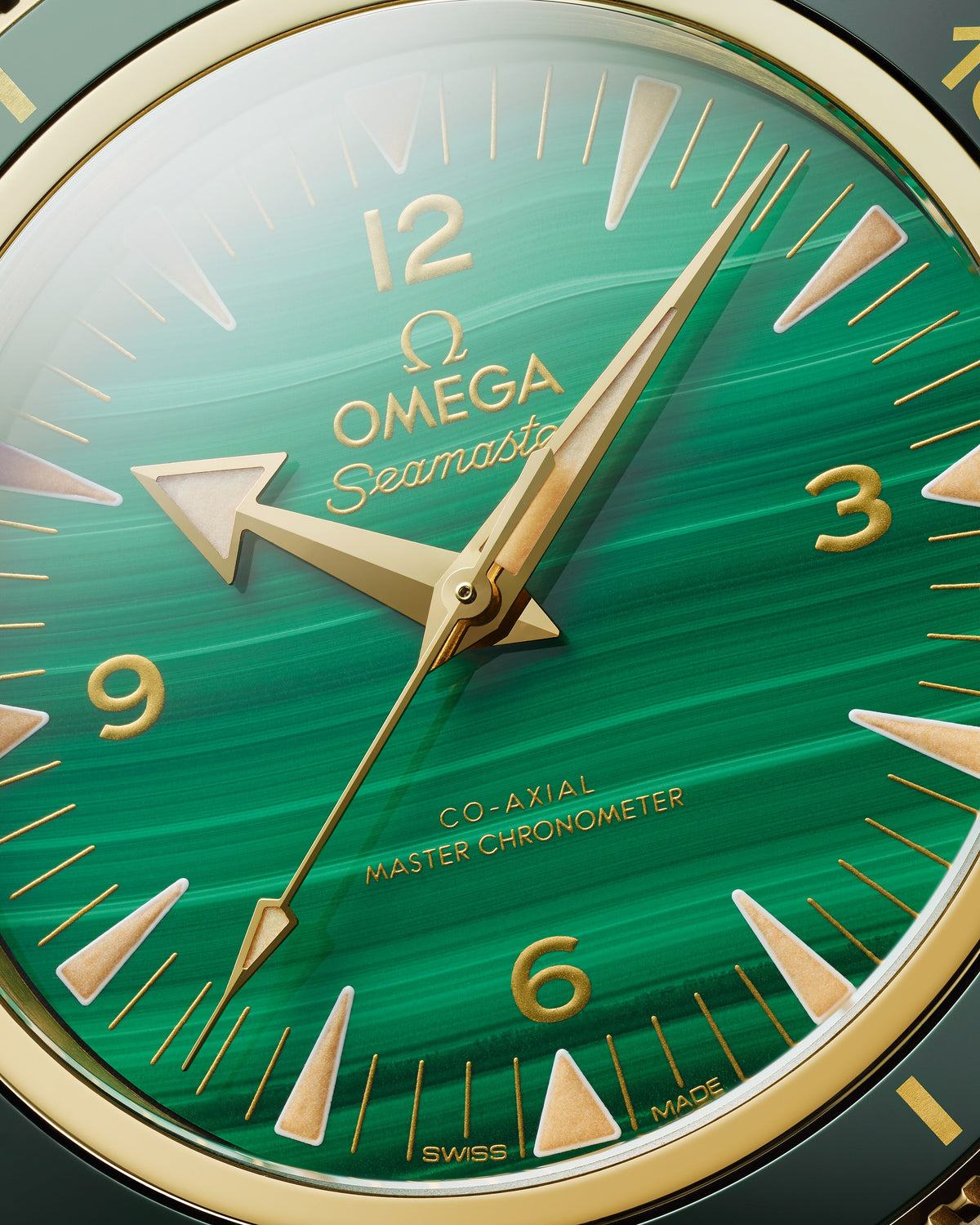Seamaster 300 41 mm, yellow gold on leather strap - 23463412199001 - View 3