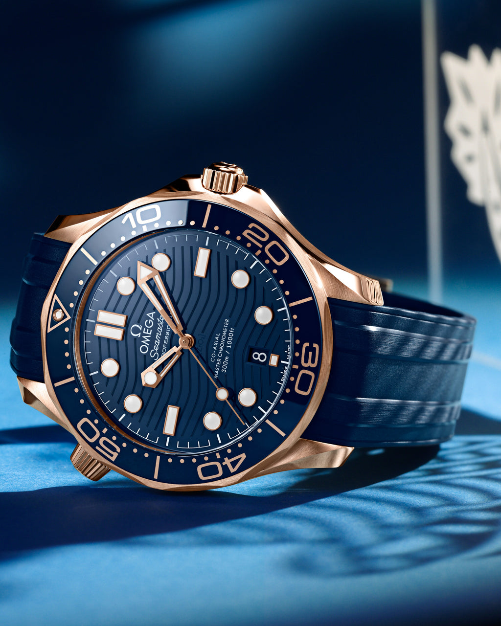 Seamaster Diver 300M 42 mm, Sedna™ gold on rubber strap - 21062422003001 - View 3