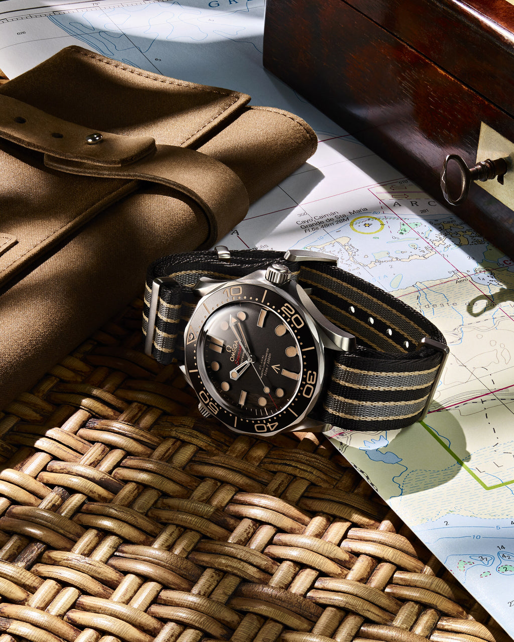 Seamaster Diver 300M 42 mm, titanium on NATO strap - 21092422001001 - View 3