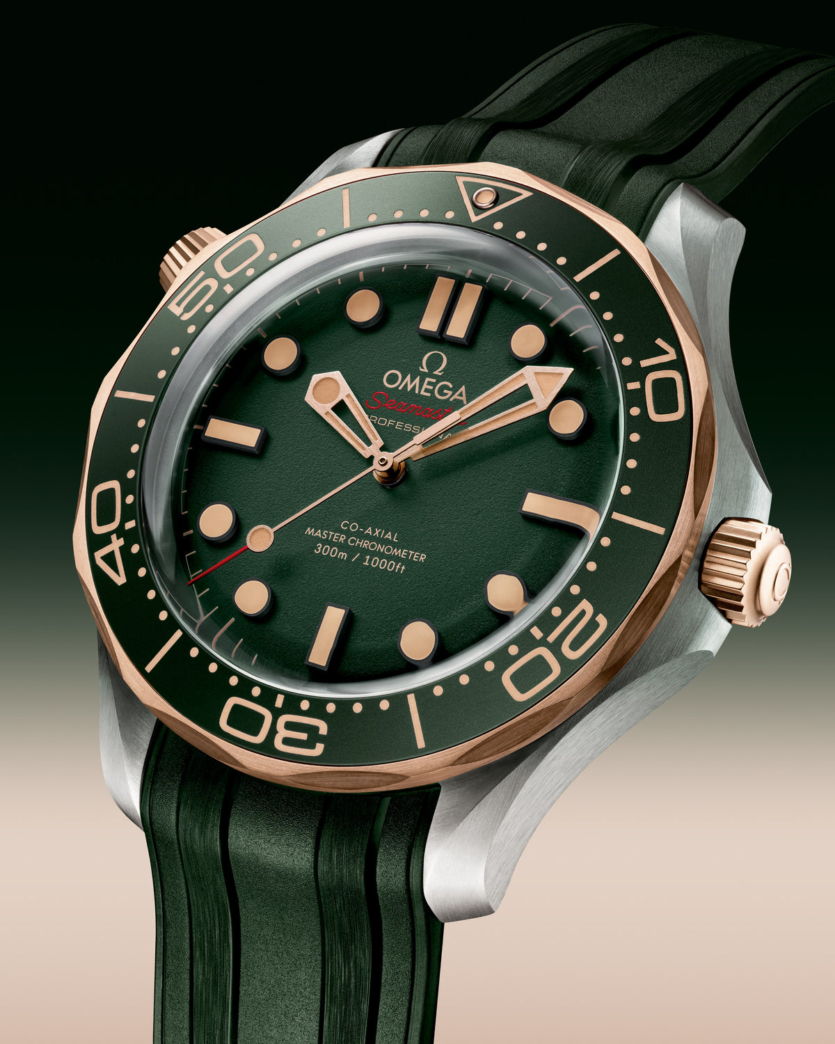 Seamaster Diver 300M 42 mm, titanium - Bronze gold on rubber strap - 21092422010001 - View 5