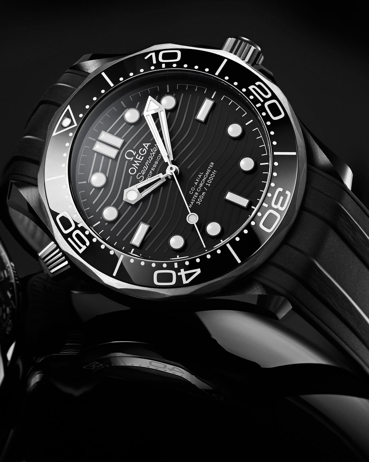 Seamaster Diver 300M 43.5 mm, black ceramic on rubber strap - 21092442001001 - View 3