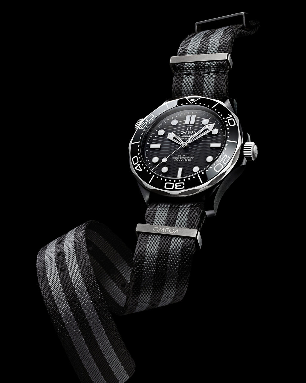 Seamaster Diver 300M 43.5 mm, black ceramic on NATO strap - 21092442001002 - View 3