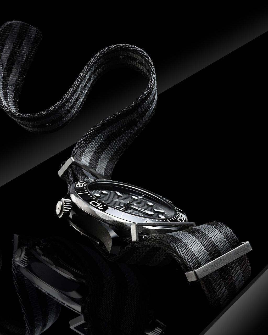 Seamaster Diver 300M 43.5 mm, black ceramic on NATO strap - 21092442001002 - View 5