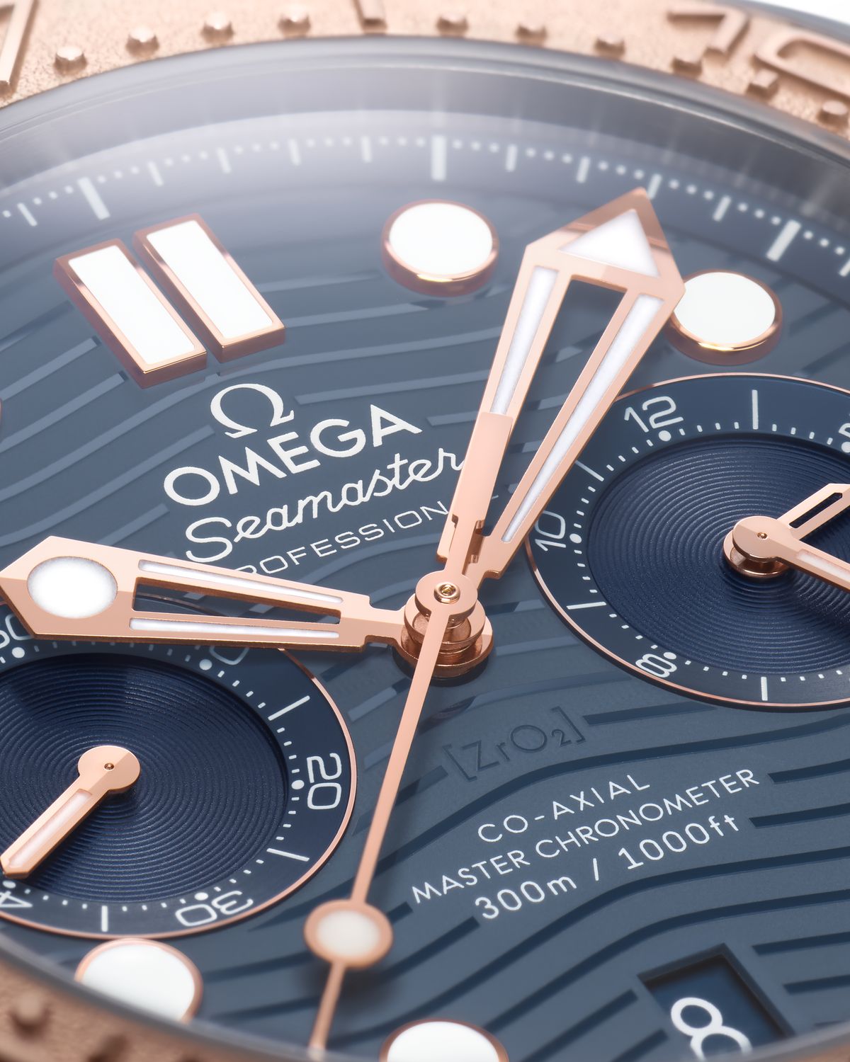 Seamaster Diver 300M 44 mm, titanium - tantalum - Sedna™ gold on titanium - tantalum - Sedna™ gold - 21060445103001 - View 3