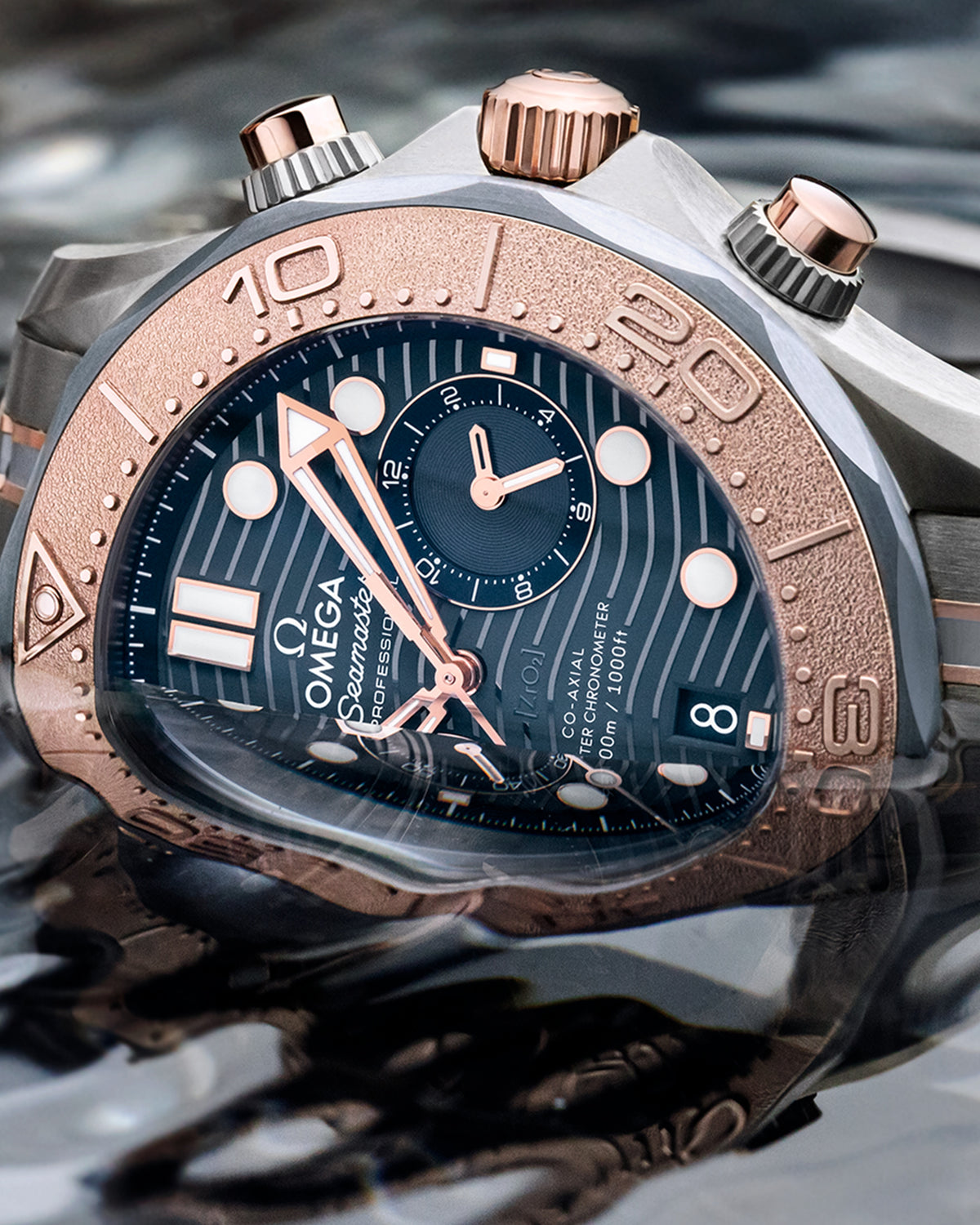 Seamaster Diver 300M 44 mm, titanium - tantalum - Sedna™ gold on titanium - tantalum - Sedna™ gold - 21060445103001 - View 5