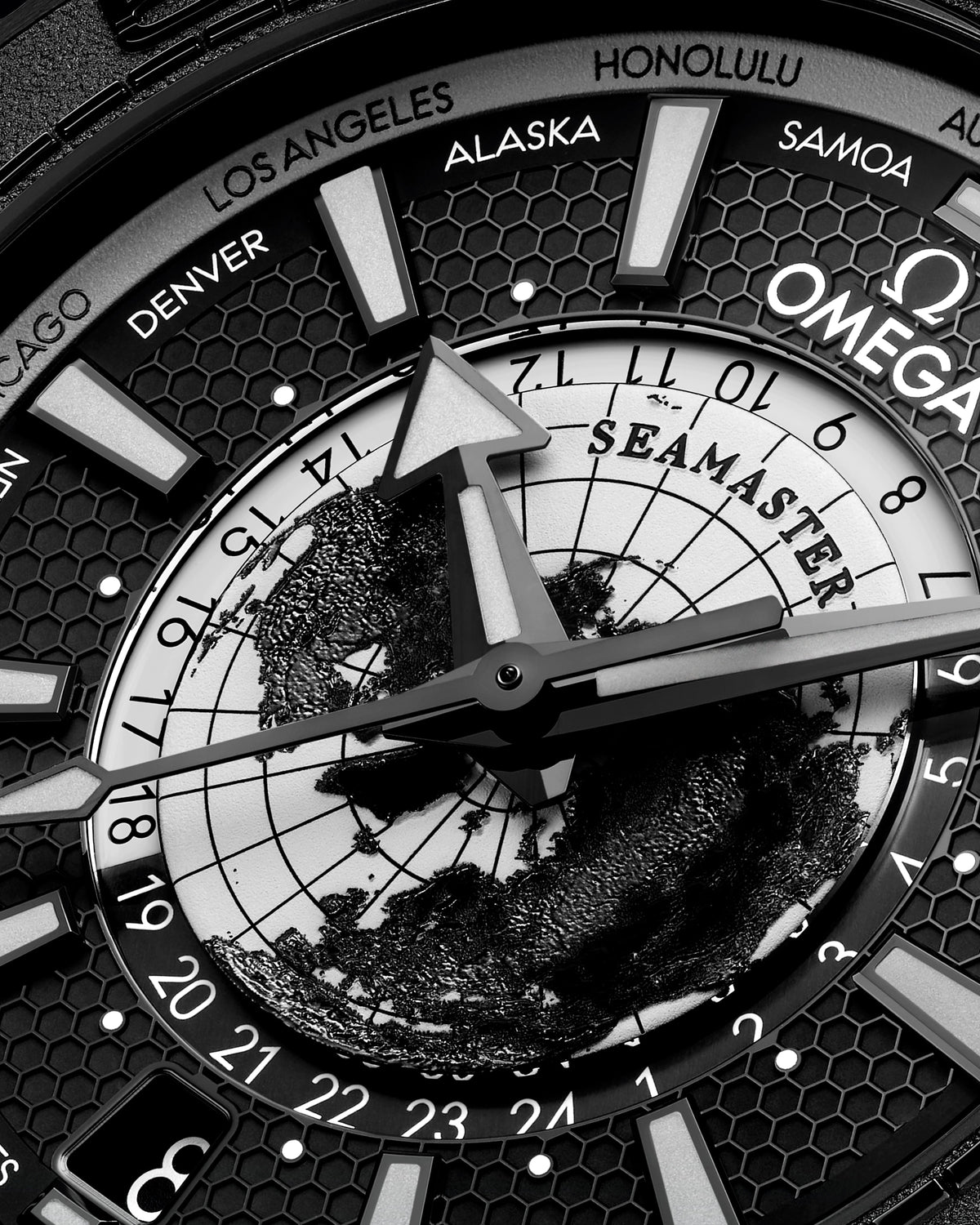 Seamaster Planet Ocean 600M 45.5 mm, black ceramic on rubber strap - 21592462201007 - View 3