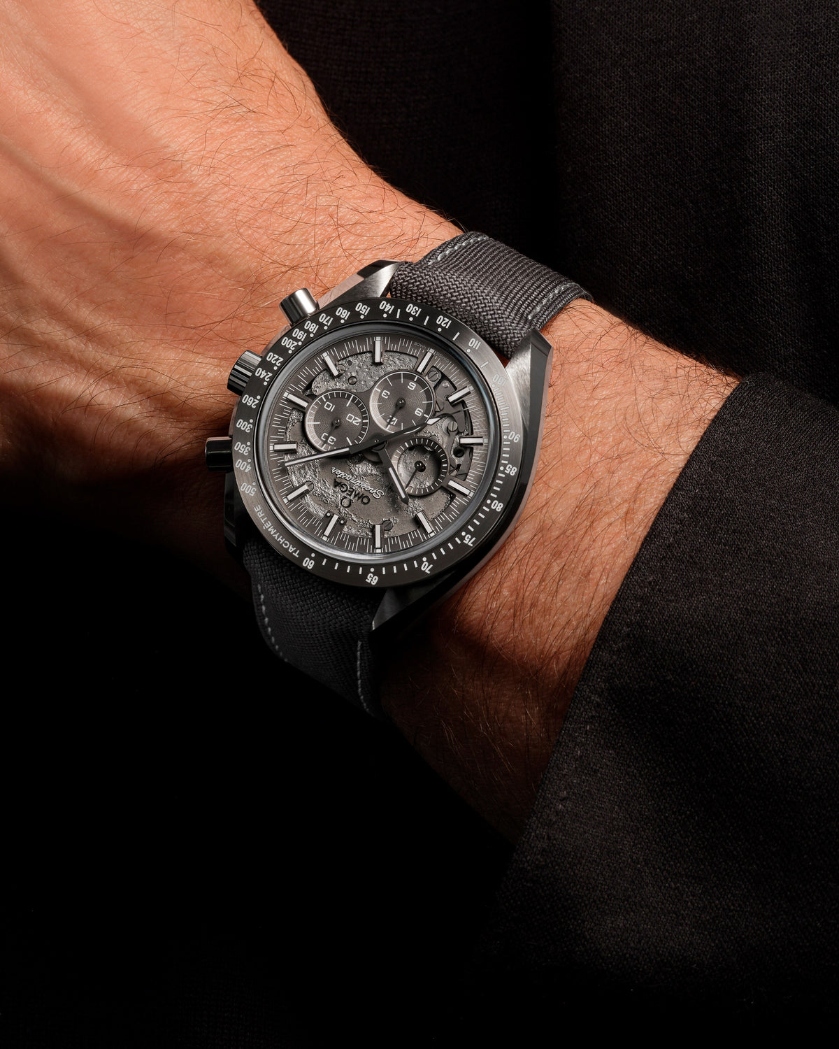 Speedmaster Dark Side of the Moon 44.25 mm, grey ceramic on coated nylon fabric strap - 31092445006001 - View 7