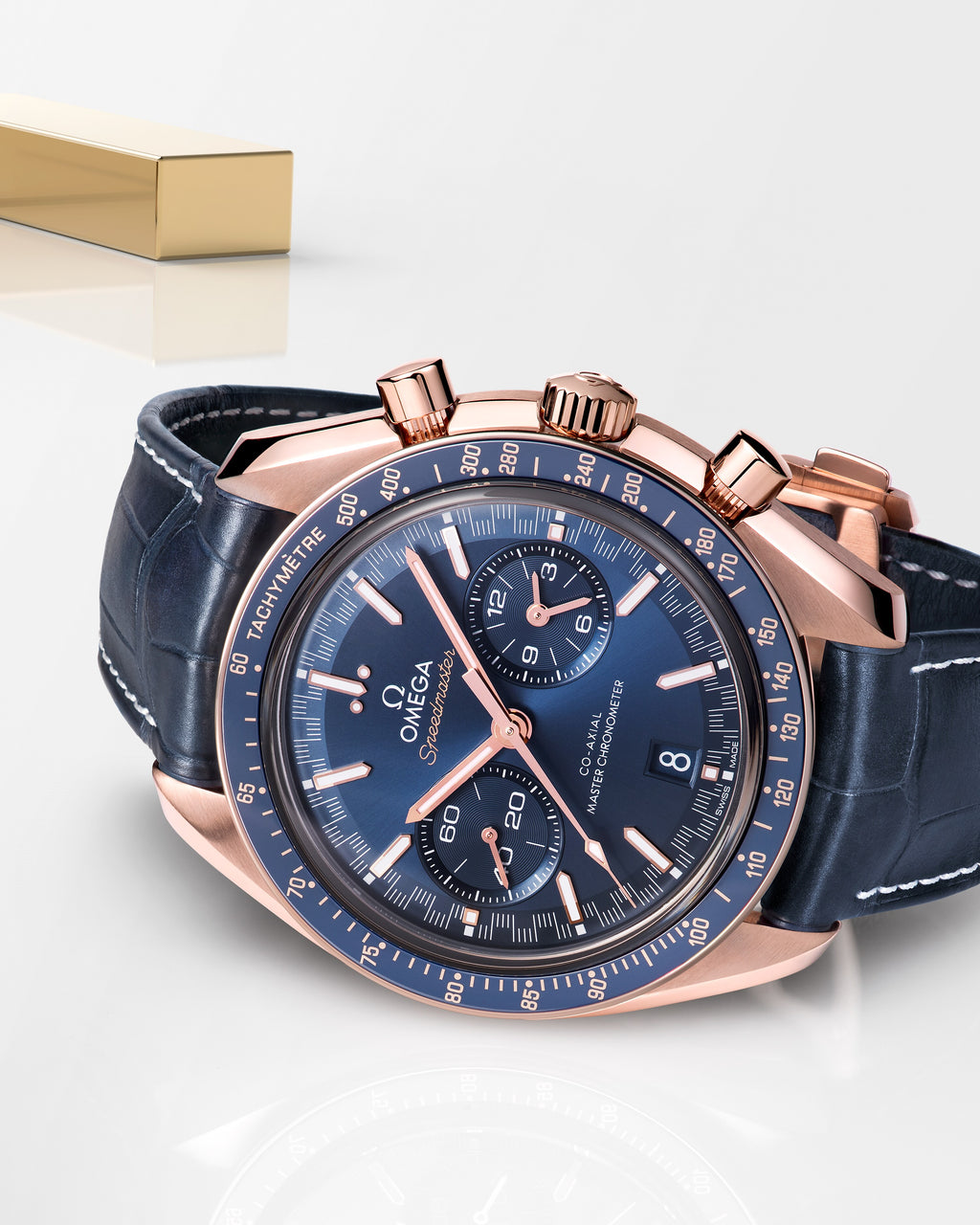 Speedmaster Racing 44.25 mm, Sedna™ gold on leather strap - 32953445103001 - View 3
